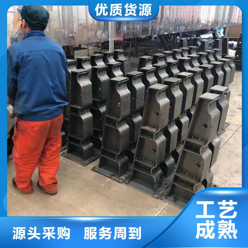 桥梁护栏厂家【高速开口栏网】精心选材